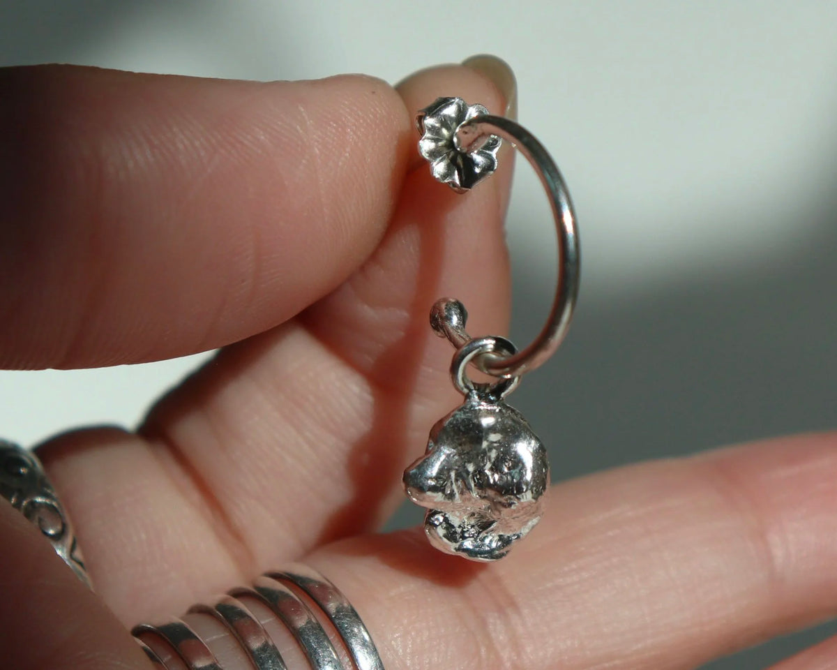 Huggie; Water Cast